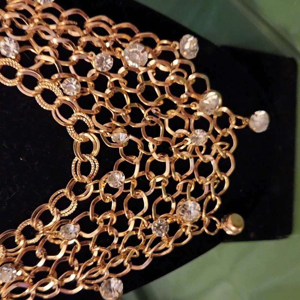 5/$12 Jewelry Gold Netted Rhinestone Stone Necklace - Picture 2 of 2